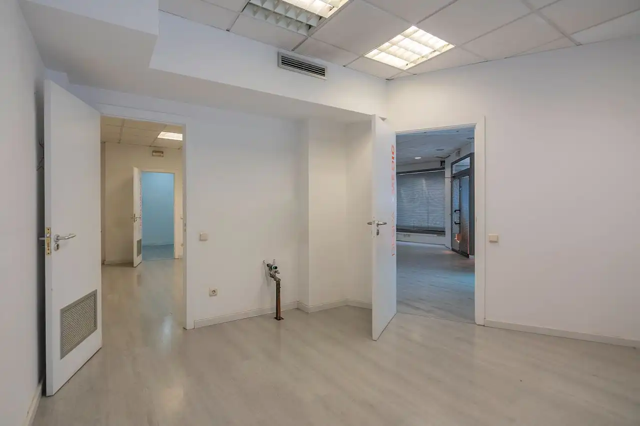 Business premises for sale in Carrer de Sarret i Arbós, imagen 13