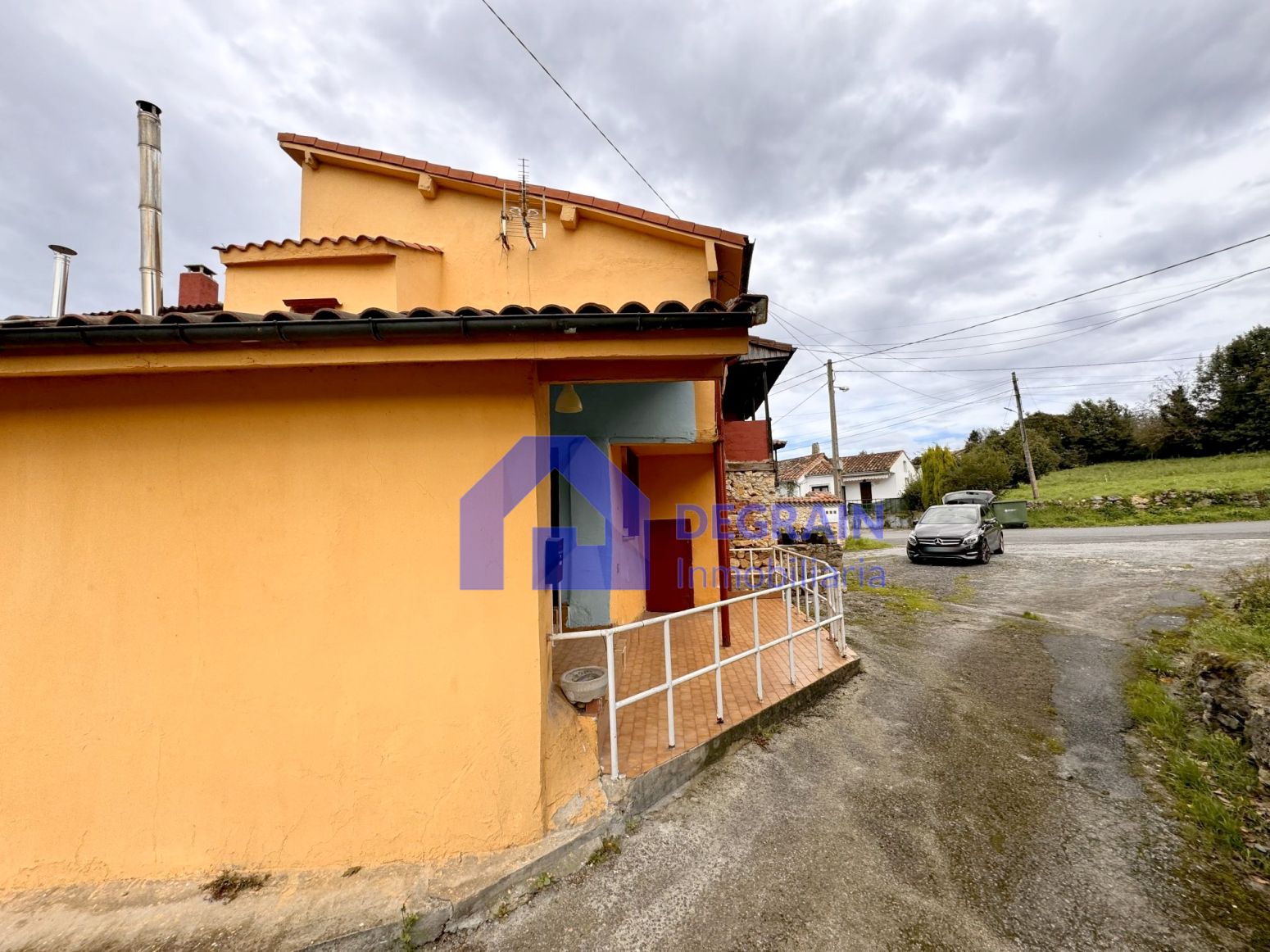 Exterior view of Single-family semi-detached for sale in Oviedo   with Heating
