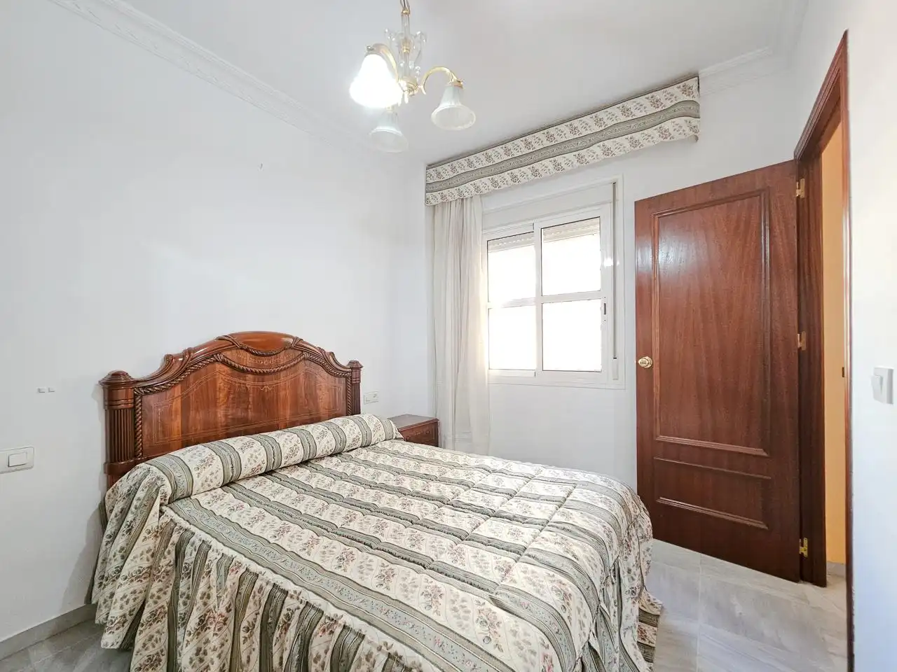 Dormitori de Apartament de lloguer en Alcalá de Guadaira amb Aire condicionat i Moblat