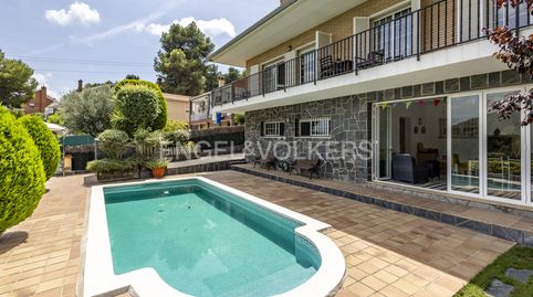 Casa unifamiliar de gran calidad en Vallirana con piscina