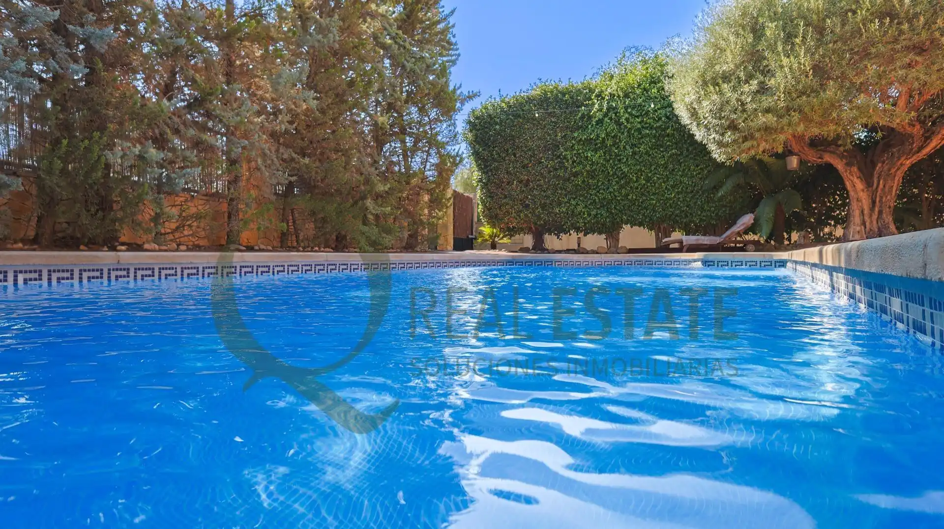 Piscina de Casa o xalet en venda en Alicante / Alacant amb Calefacció, Jardí privat i Traster