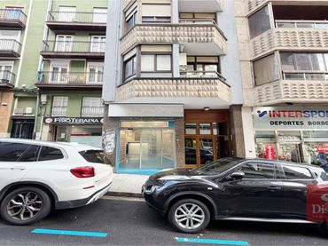 Locale commerciale in affitto a Santander - Guevara
