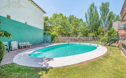 Piscina de Pis en venda en Pozuelo de Alarcón amb Moblat i Piscina comunitària