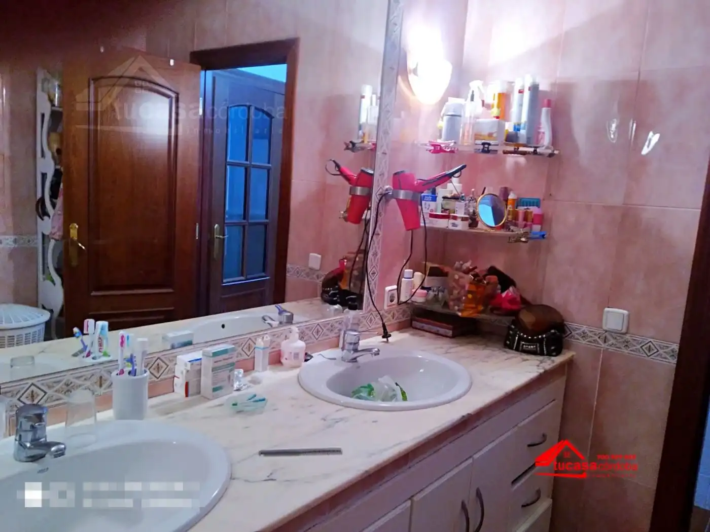 Bathroom of Houses for sale in Córdoba  with Terrace and Swimming Pool