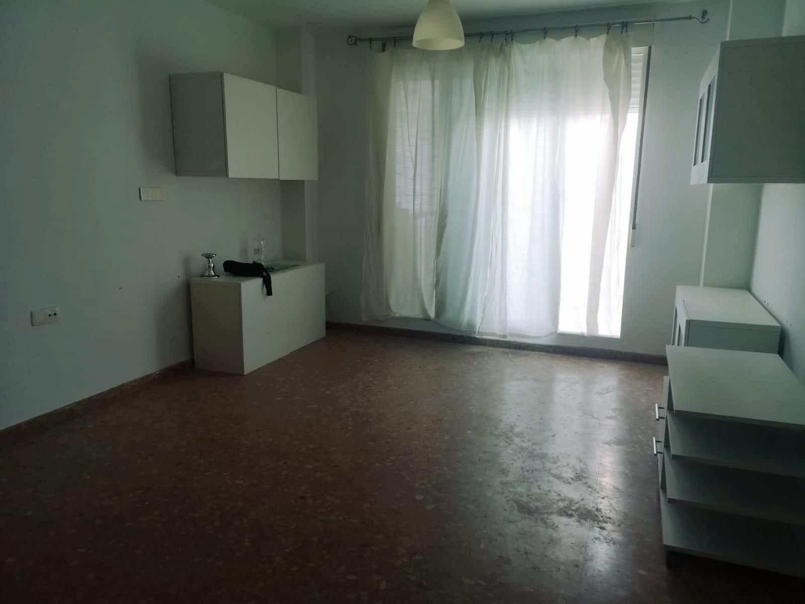 Habitación de Piso en venta en Castellón de la Plana / Castelló de la Plana con Terraza y Trastero