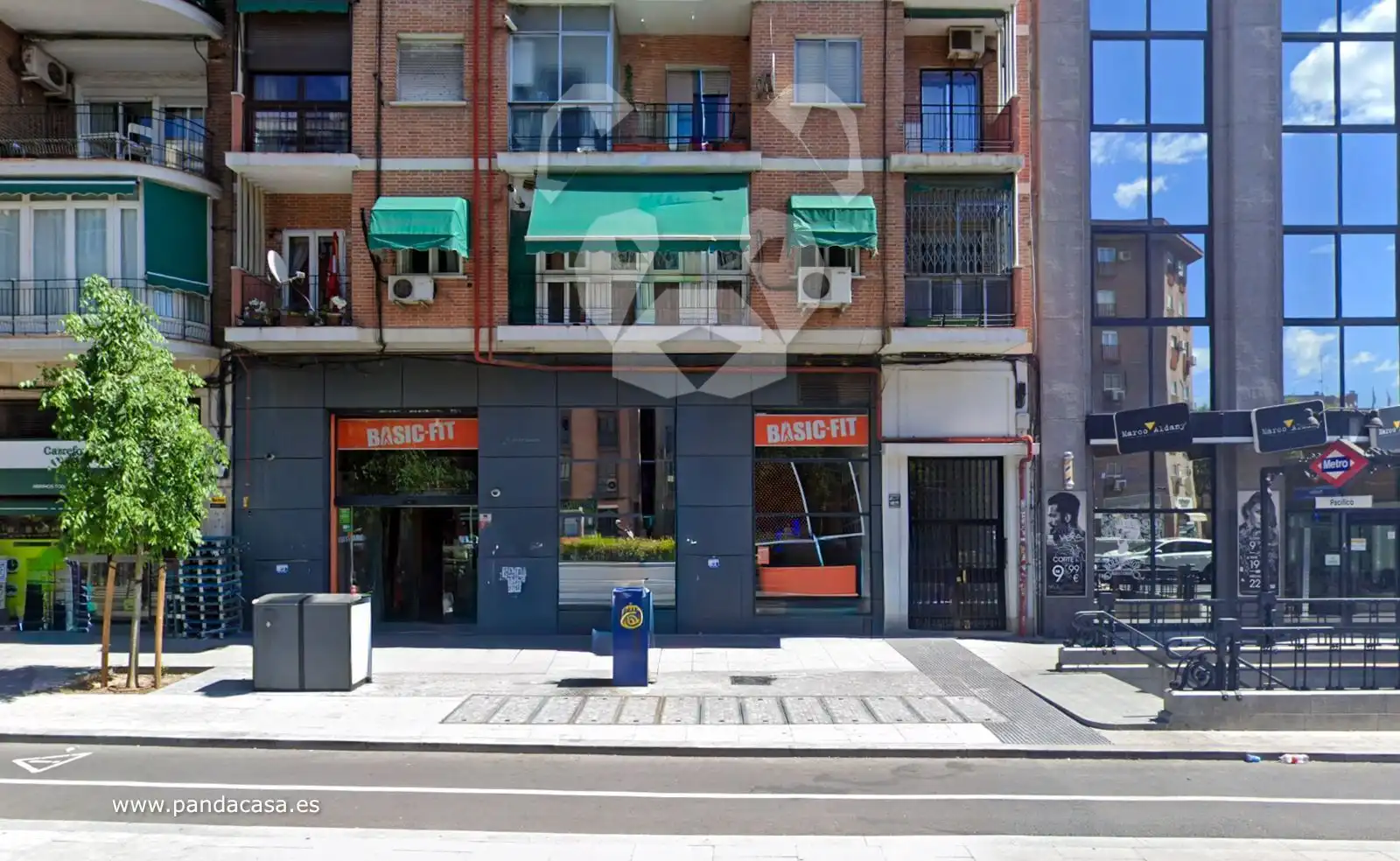 Vista exterior de Local en venta en Madrid