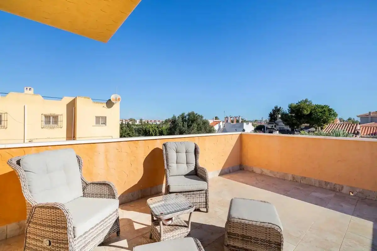 Terrassa de Casa o xalet de lloguer en Torrevieja amb Aire condicionat, Calefacció i Jardí privat