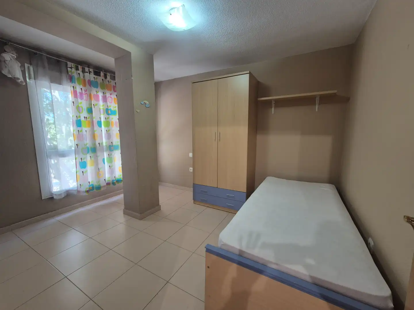 Habitación de Apartamento en venta en Badajoz con Aire acondicionado, Calefacción y Amueblado
