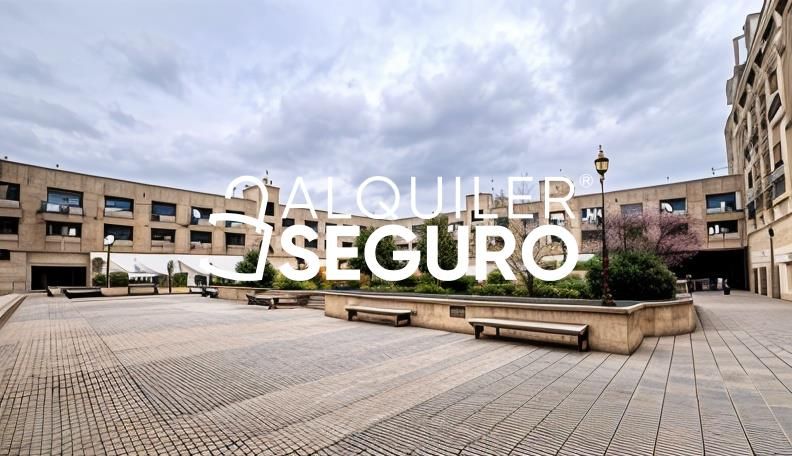 Außenansicht von Wohnung zur Miete in  Madrid Capital mit Klimaanlage, Heizung und Möbliert