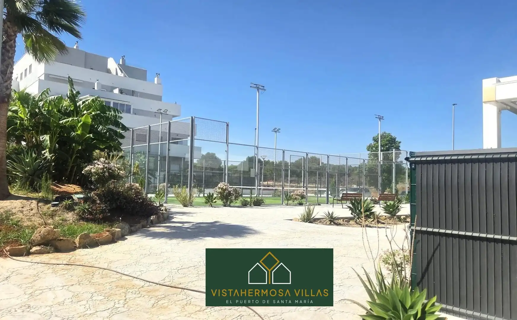Vista exterior de Piso en venta en El Puerto de Santa María con Terraza y Piscina comunitaria