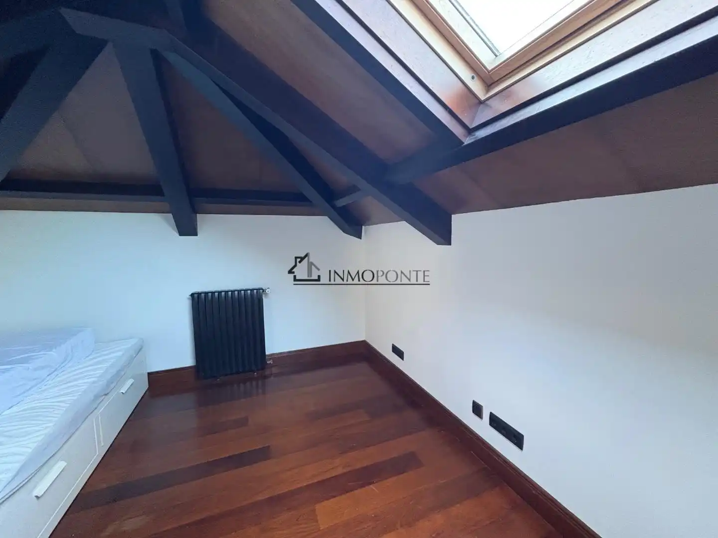 Sala d'estar de Casa o xalet en venda en Pontevedra Capital  amb Jardí privat