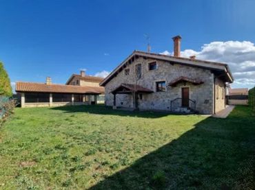 Xalet amb piscina en venda a Villarcayo de Merindad de Castilla la Vieja