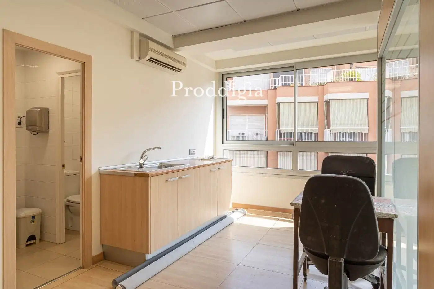 Office for rent in Barcelona  with Air Conditioner and Terrace