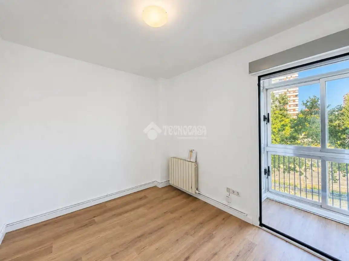 Bedroom of Flat for sale in Fuencarral - El Pardo