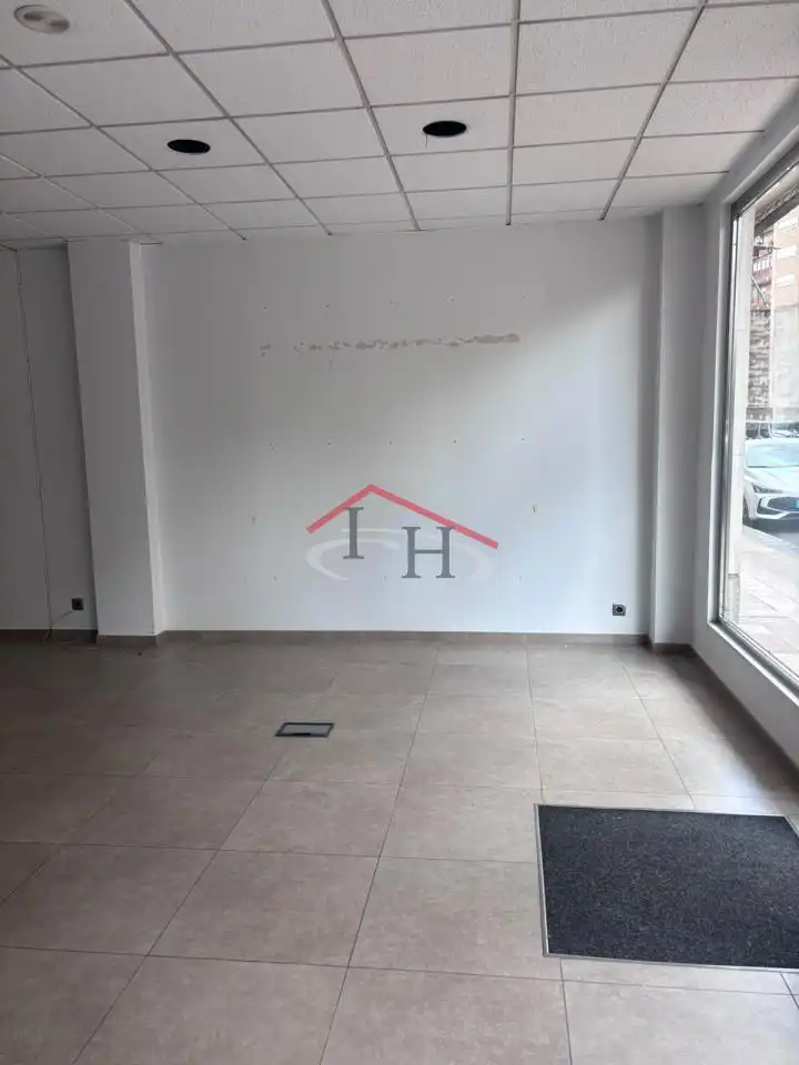 Local comercial en venda a Avenida Lancia, imagen 7
