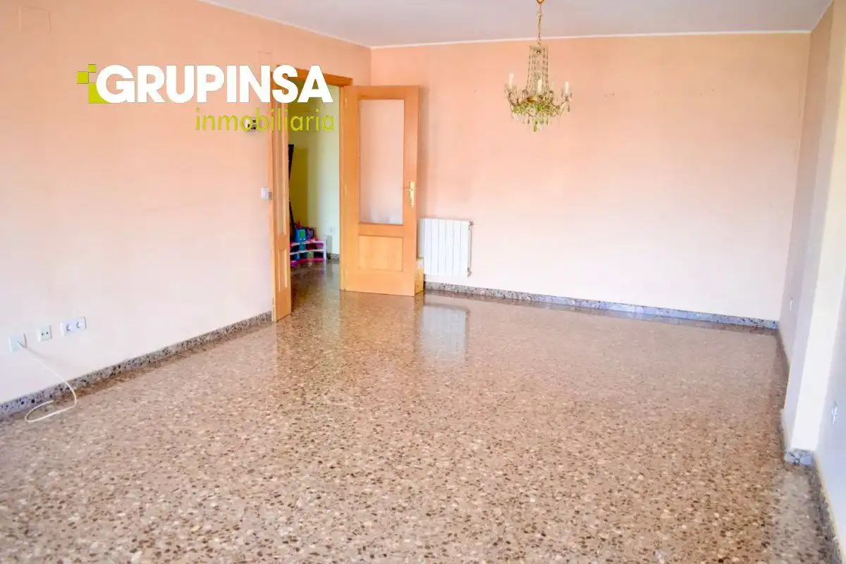 Piso en venta en Castellón de la Plana / Castelló de la Plana con Aire acondicionado, Terraza y Trastero