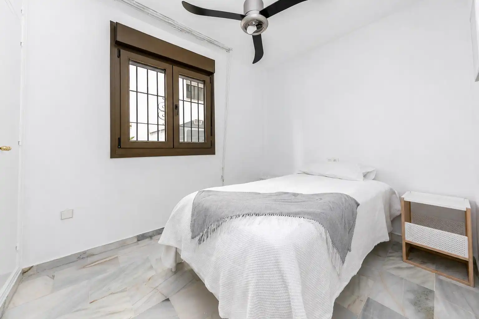Habitación de Apartamento en venta en Fuengirola con Aire acondicionado, Terraza y Balcón