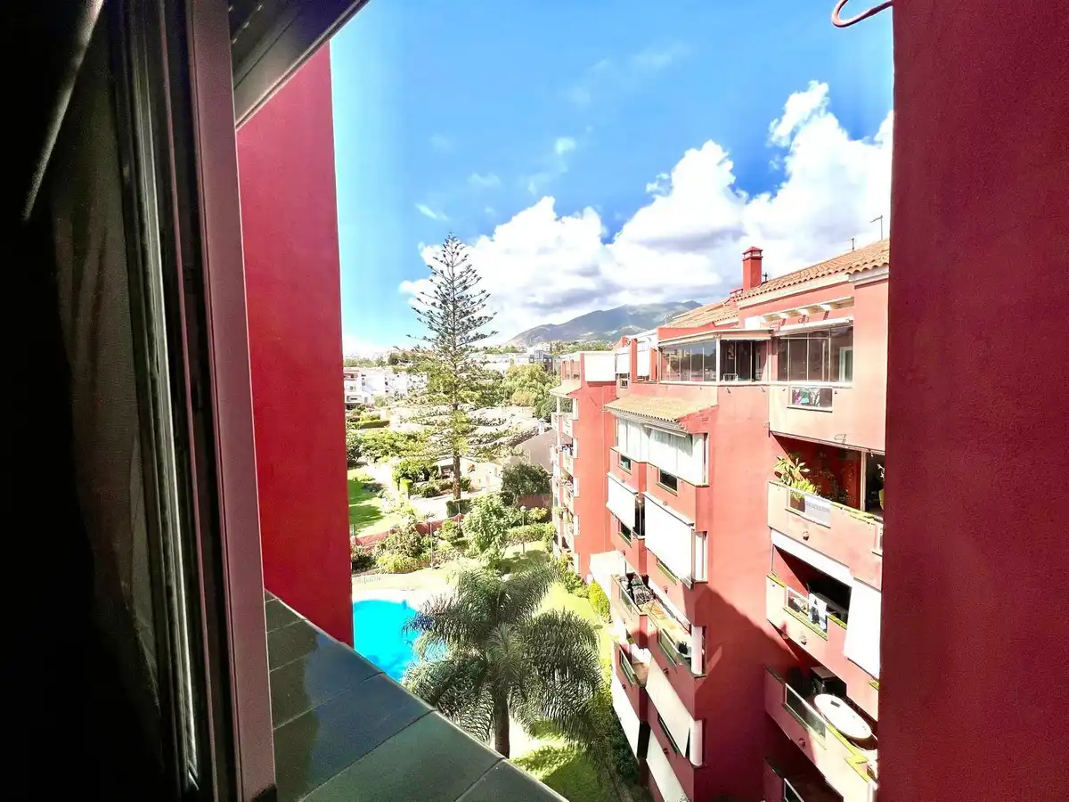 Vista exterior de Àtic en venda en Benalmádena amb Aire condicionat, Calefacció i Piscina