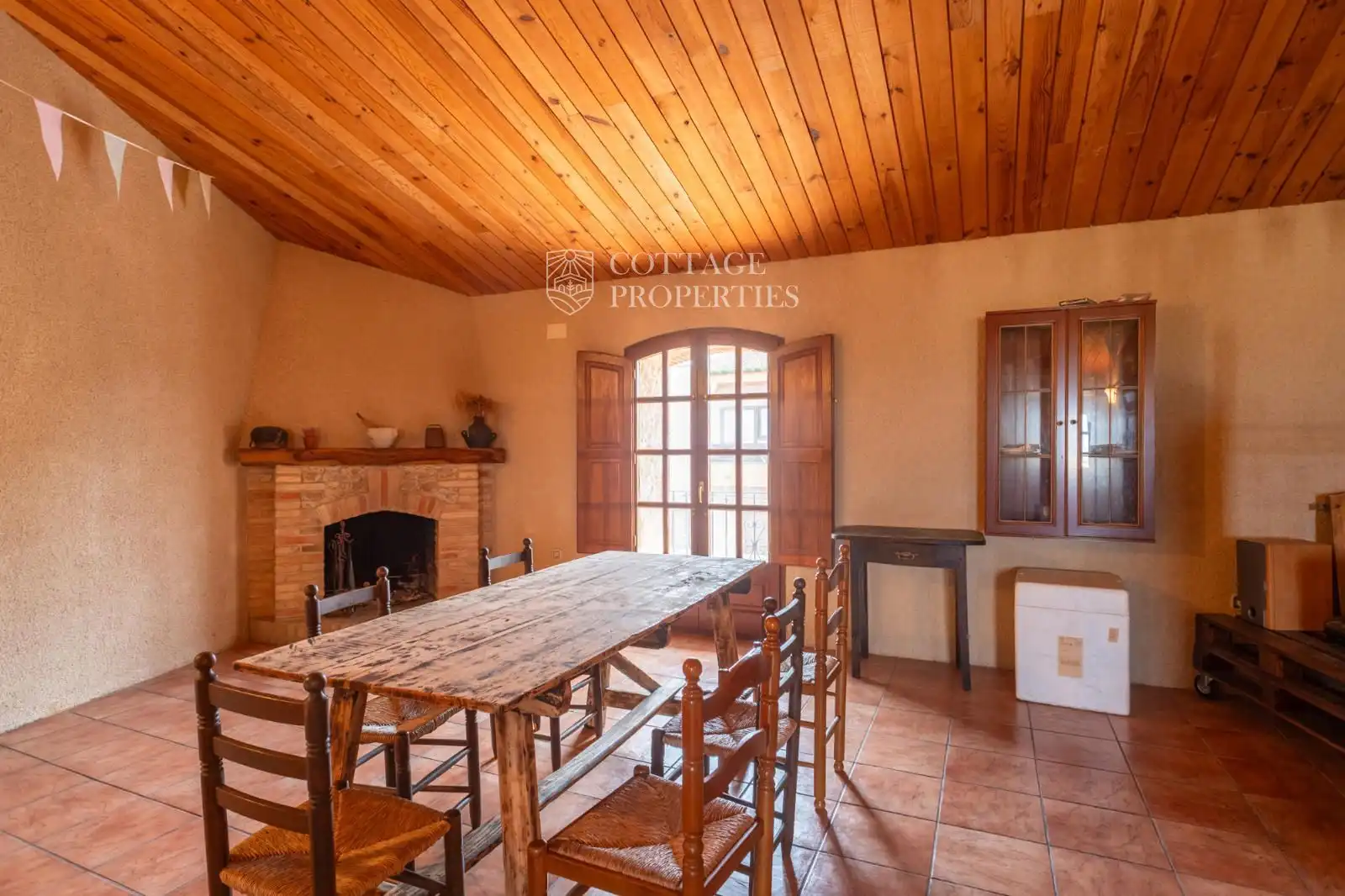 Cocina de Finca rústica en venta en Garrigàs