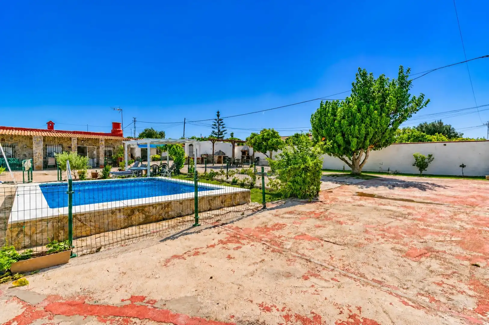 Piscina de Casa o xalet en venda en Chiclana de la Frontera amb Aire condicionat, Jardí privat i Terrassa