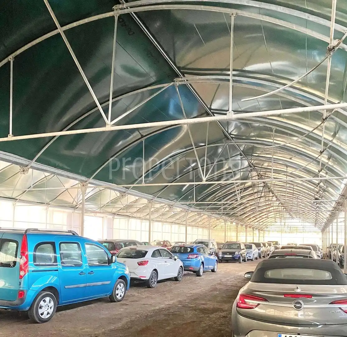 Parkplatz von Fabrikhallen zur Miete in Elche / Elx