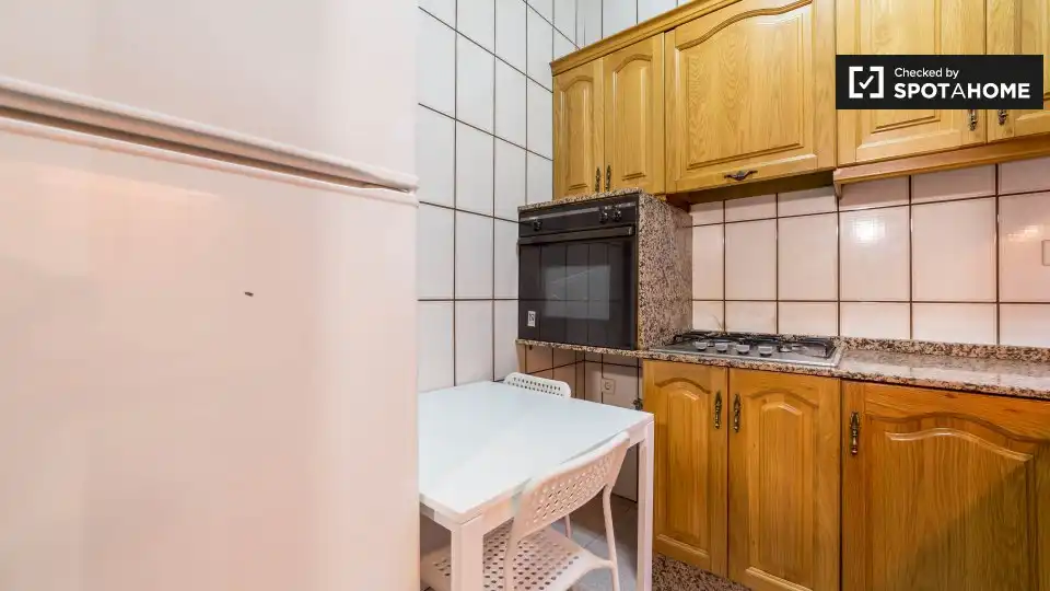 Küche von Wohnung zur untervermieten in Valencia mit Klimaanlage, Heizung und Möbliert
