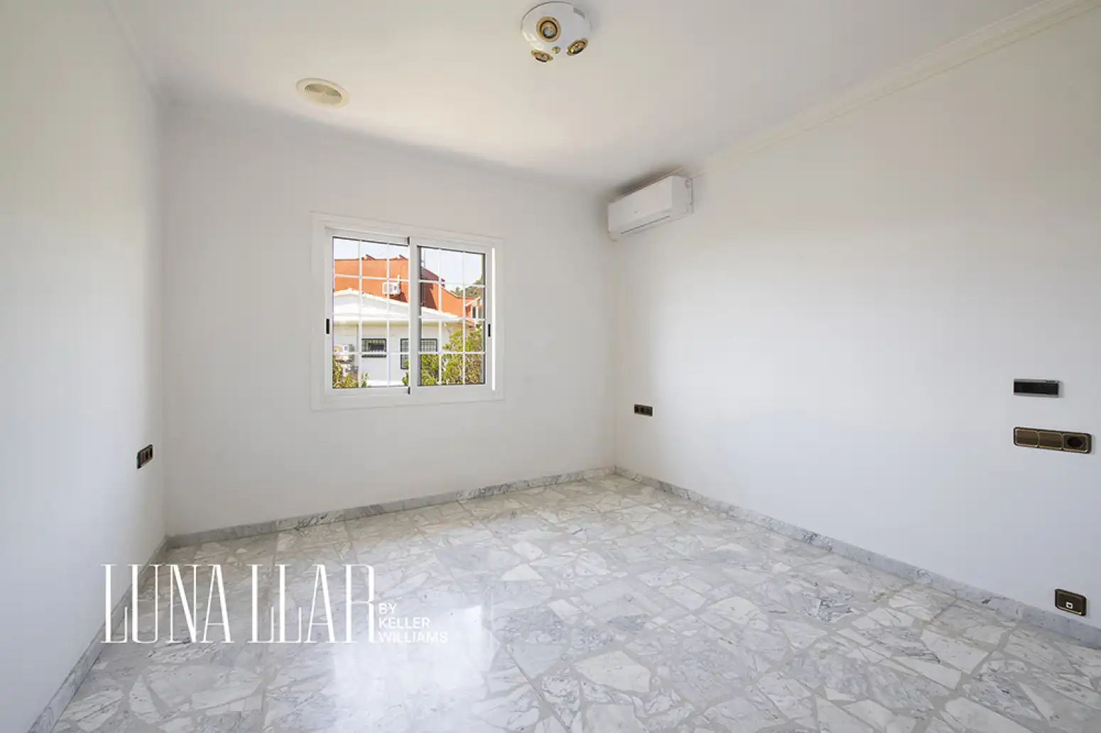 Dormitori de Casa o xalet en venda en Gavà amb Calefacció i Piscina