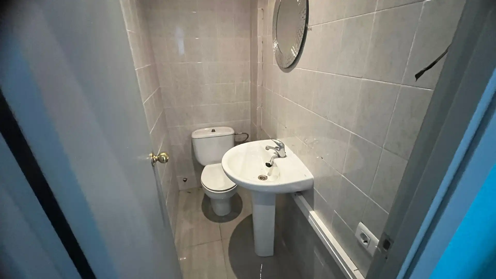 Bathroom of Office for rent in Salou  with Air Conditioner and Heating