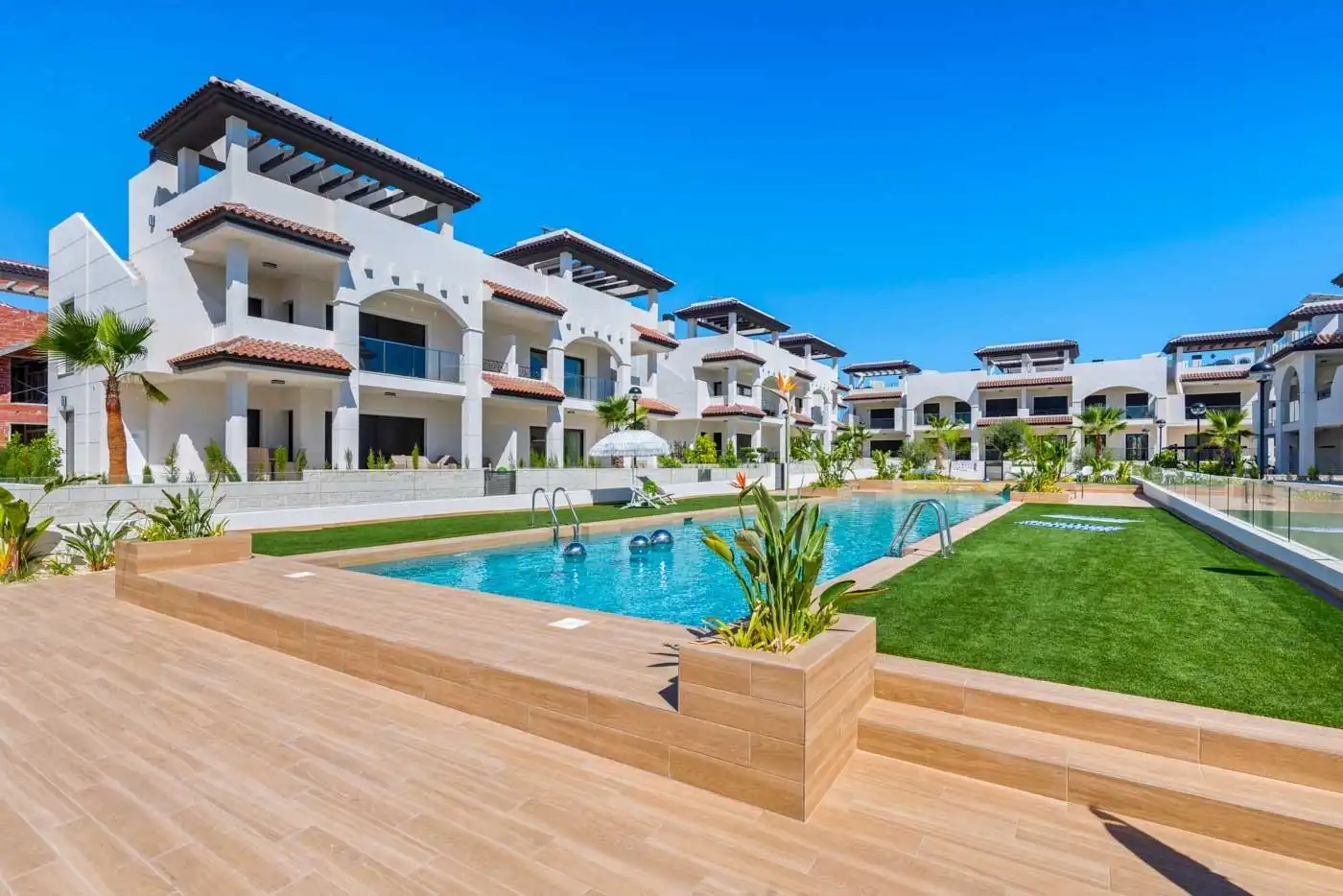 Vista exterior de Casa o xalet en venda en Rojales amb Jardí privat, Terrassa i Traster