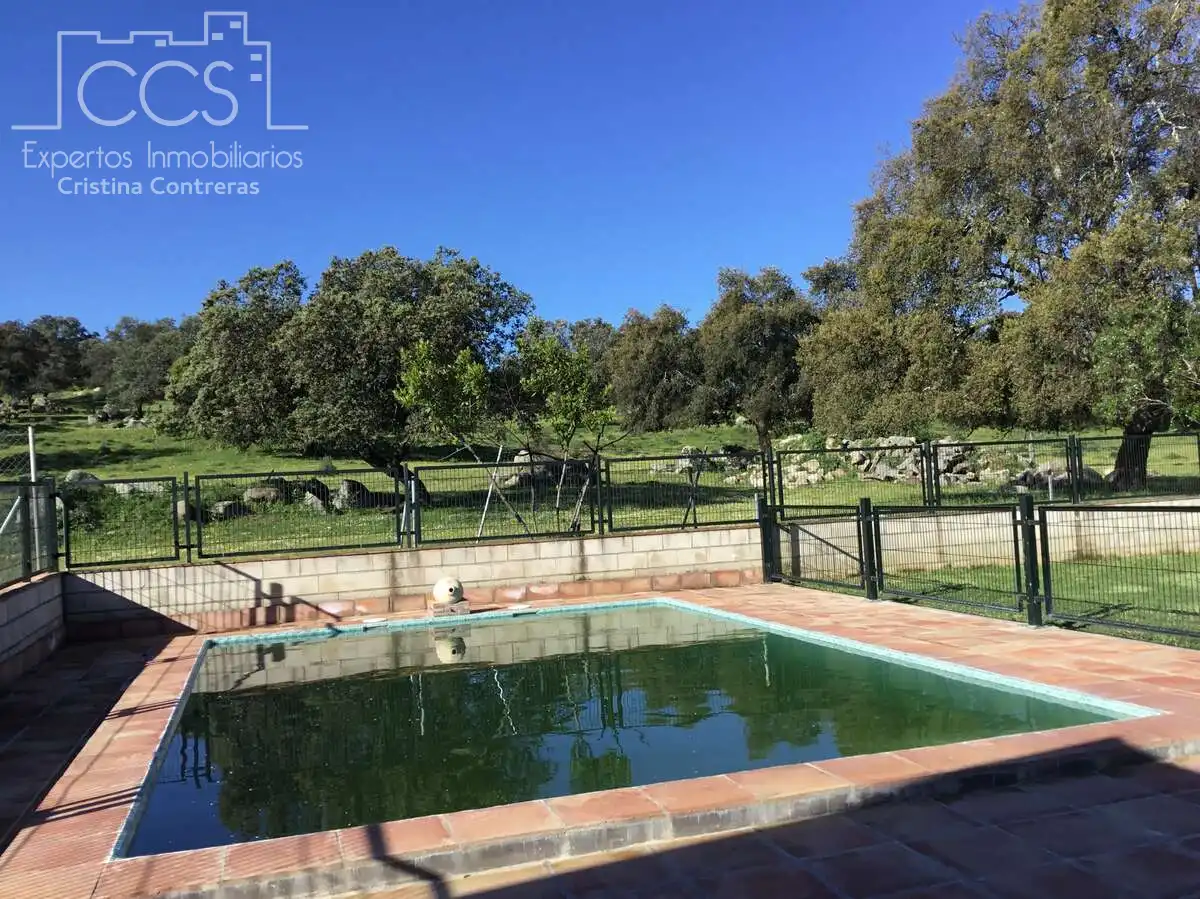 Piscina de Finca rústica en venda en El Pedroso amb Traster, Piscina i Moblat