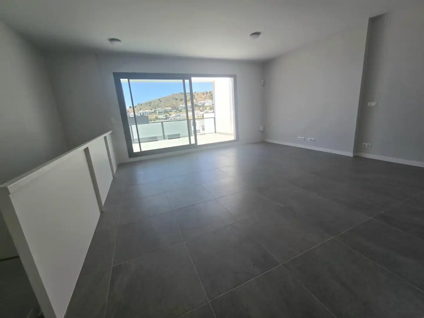 Sala d'estar de Casa o xalet en venda en Mijas amb Aire condicionat, Terrassa i Piscina comunitària