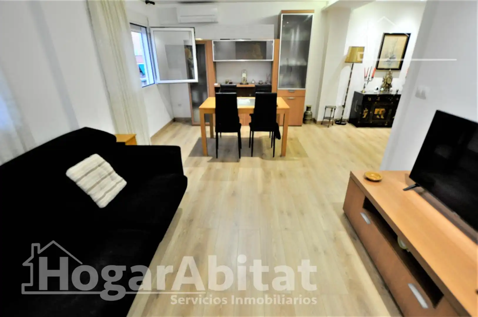 Living room of Flat for sale in Valencia  with Air Conditioner and Heating