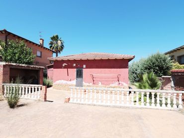 Casa amb piscina en venda a Escalona