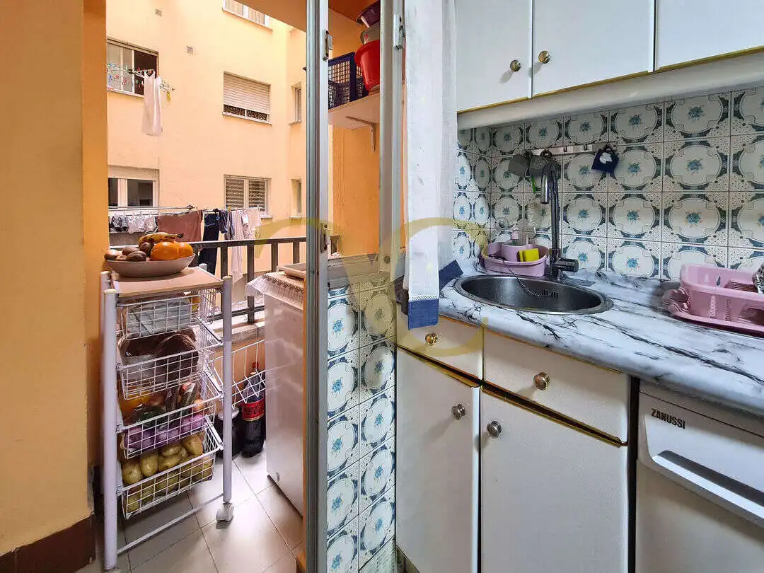 Cuina de Pis en venda en Oviedo  amb Calefacció
