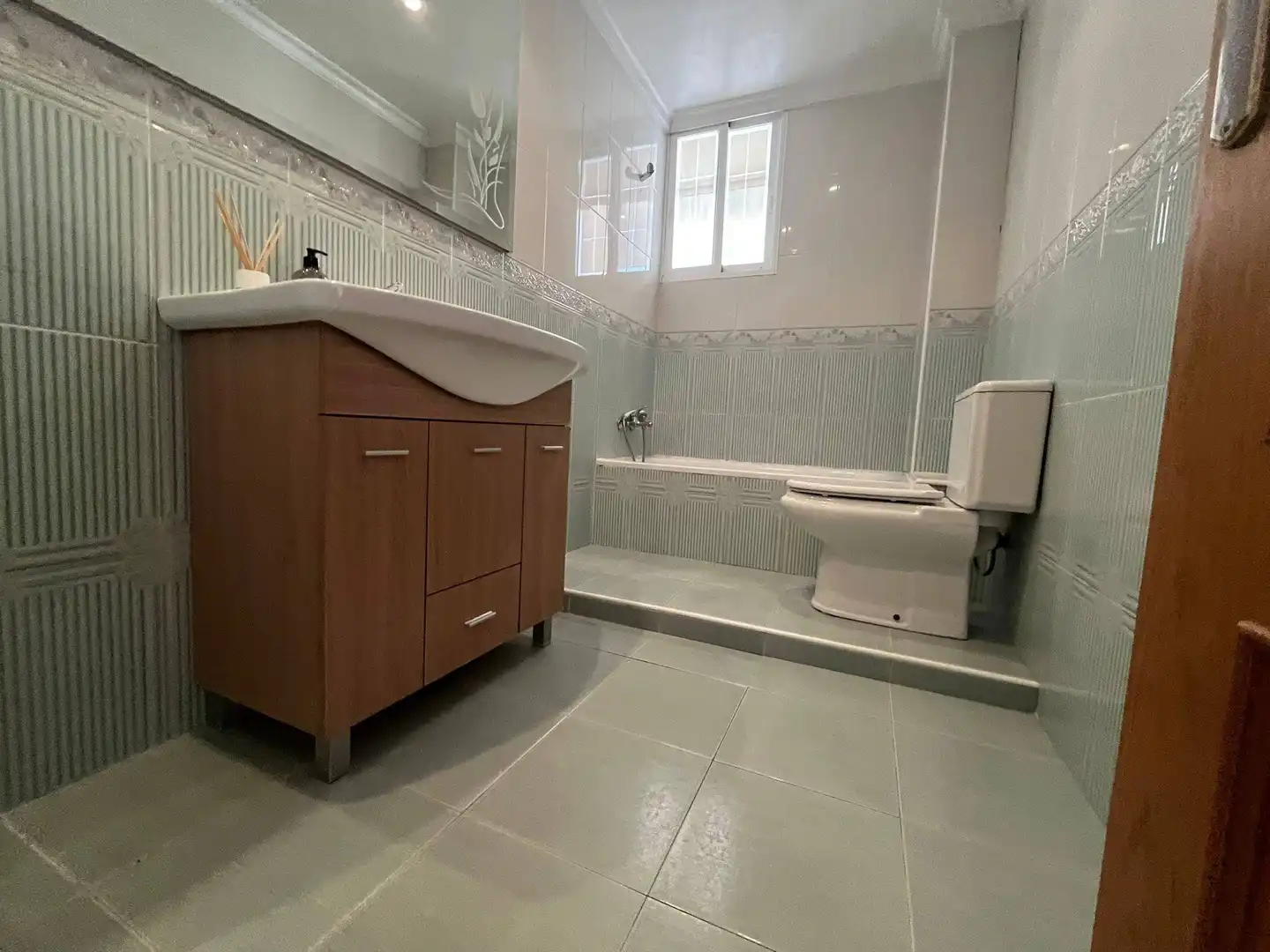 Baño de Piso en venta en Elche / Elx con Aire acondicionado, Calefacción y Balcón