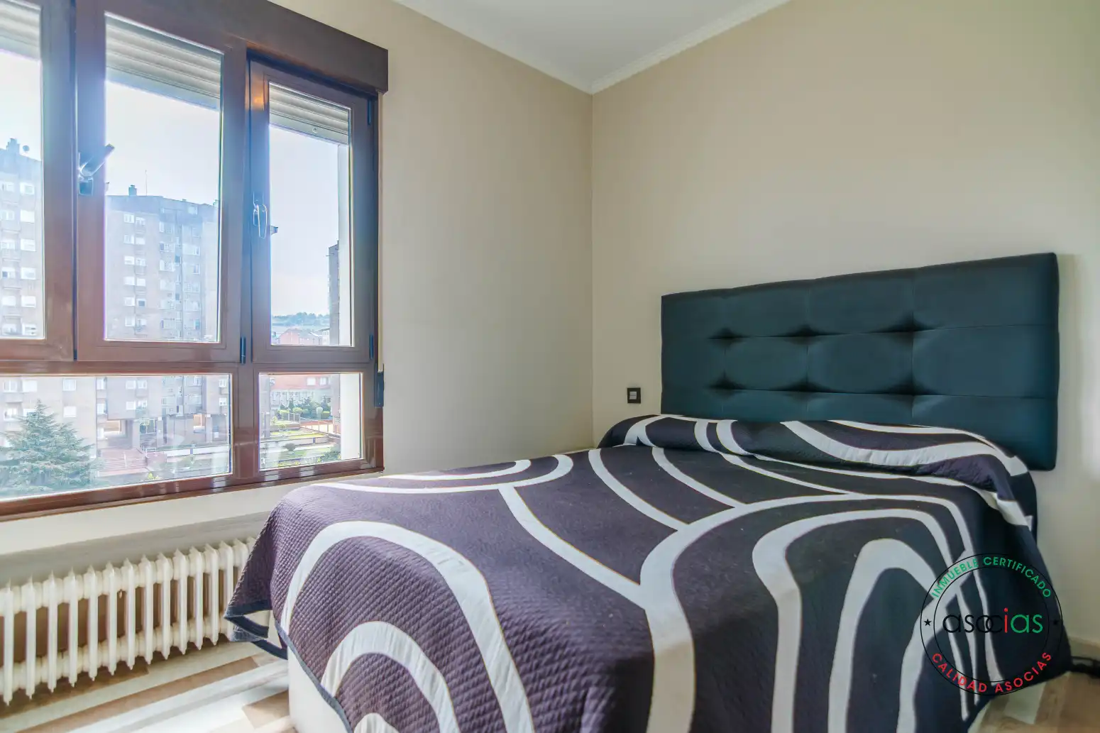 Dormitori de Pis en venda en Oviedo  amb Calefacció, Parquet i Traster