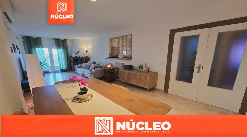 Piso con terraza en venta en Carrer de les Balears