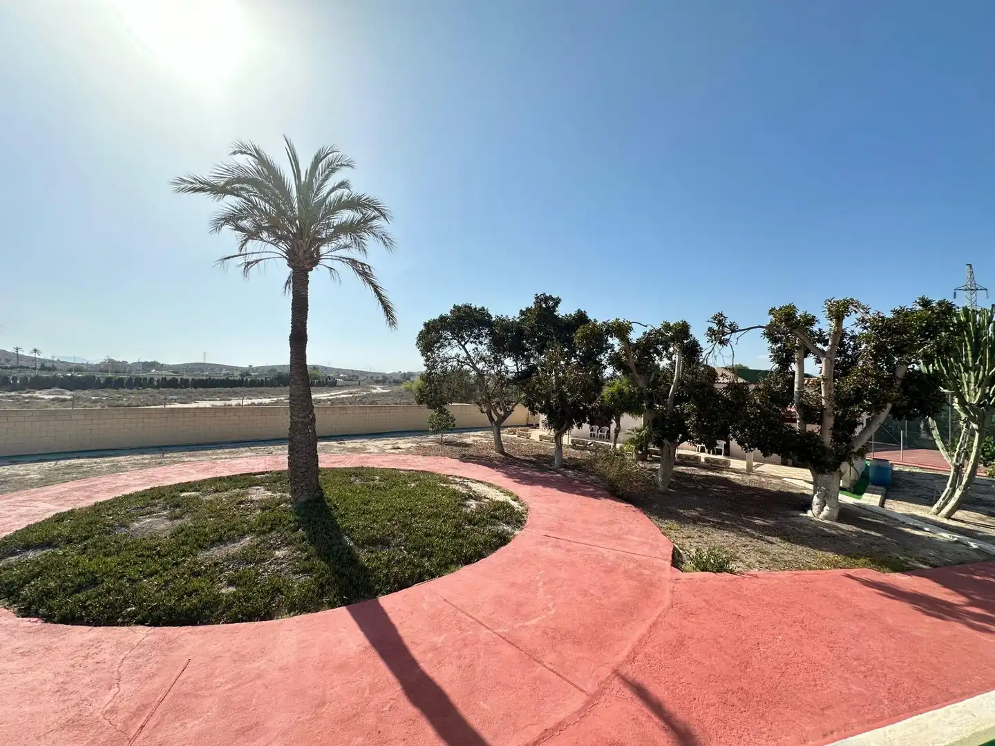 Vista exterior de Casa o xalet en venda en Alicante / Alacant amb Jardí privat, Terrassa i Traster