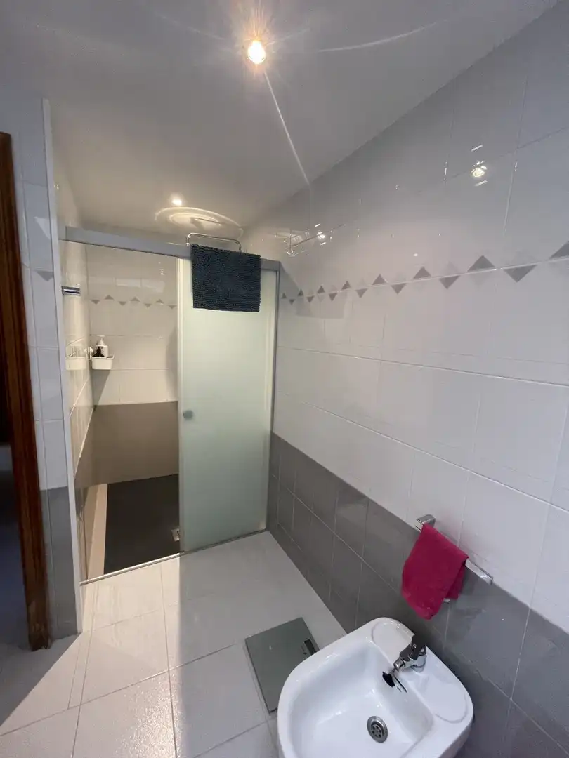 Baño de Casa adosada en venta en Porqueres con Aire acondicionado, Terraza y Balcón