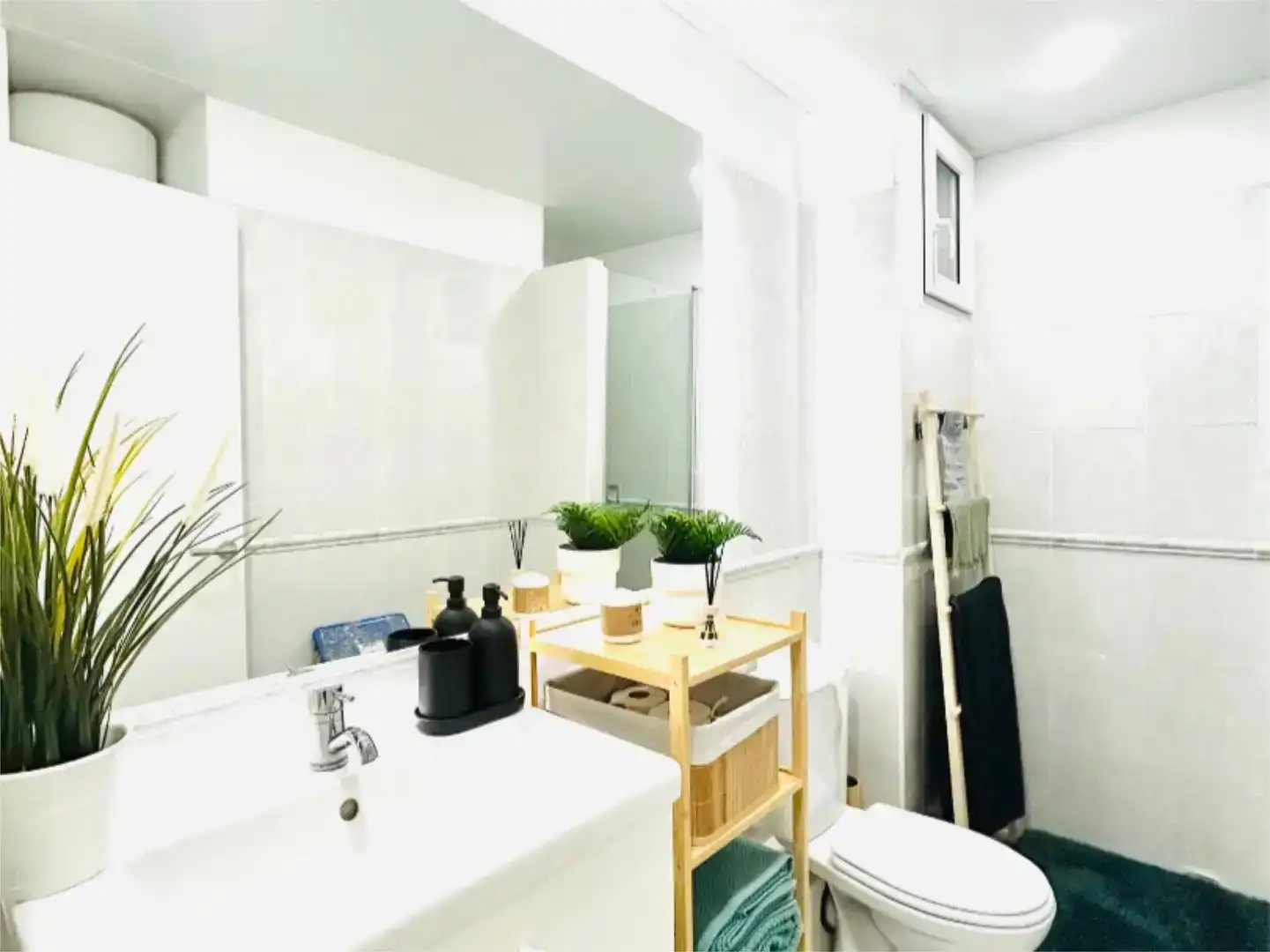 Bathroom of Flat for rent in Eivissa  with Air Conditioner, Swimming Pool and Balcony