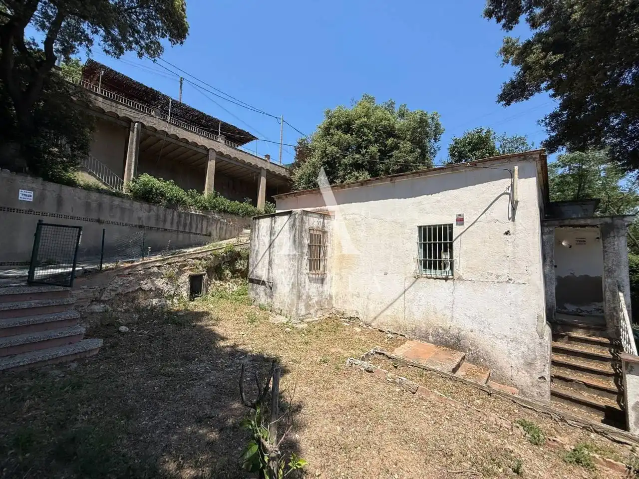 Vista exterior de Casa o xalet en venda en Sant Cugat del Vallès amb Jardí privat i Piscina