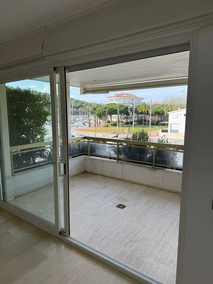 Terraza de Piso en venta en Castell d'Aro, Platja d'Aro i s'Agaró con Terraza, Trastero y Alarma