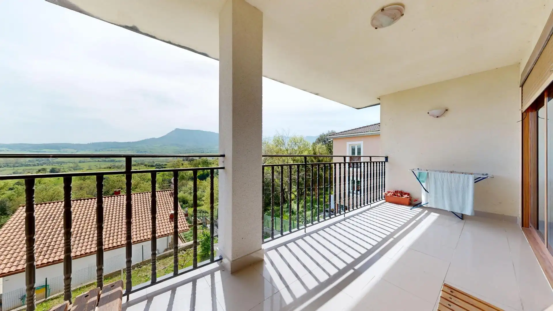Terrasse von Haus oder Chalet zum Verkauf in Valle de Mena mit Heizung, Privatgarten und Terrasse