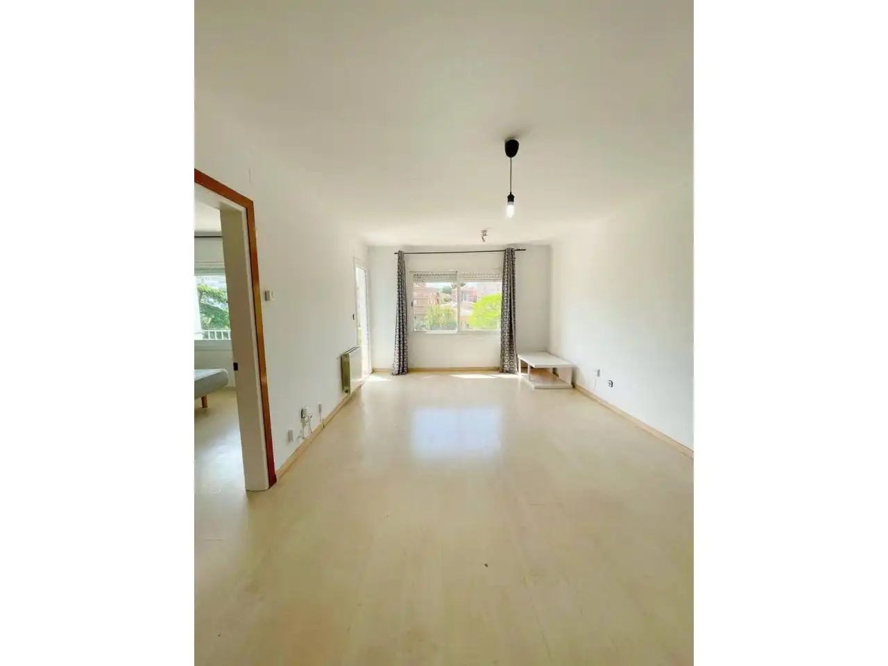 Außenansicht von Wohnung zum Verkauf in Cerdanyola del Vallès mit Heizung, Parkett und Balkon