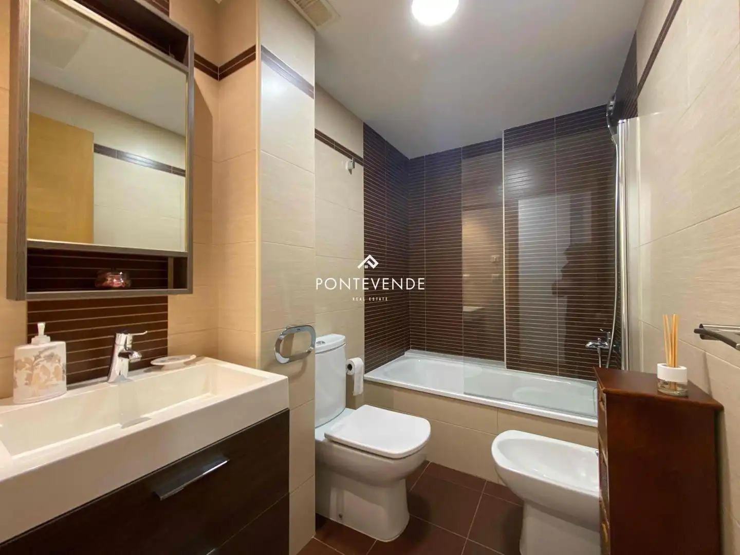 Baño de Piso en venta en Poio con Calefacción, Parquet y Trastero