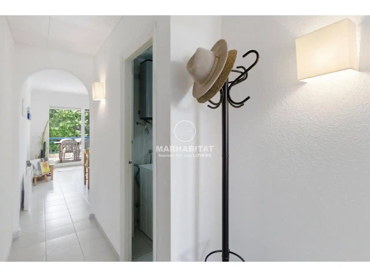 Piso en venta en L'Escala con Terraza, Amueblado y Piscina comunitaria