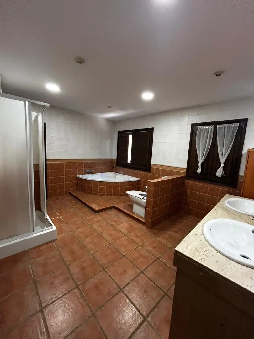 Badezimmer von Haus oder Chalet zum Verkauf in Vacarisses mit Privatgarten, Terrasse und Abstellraum