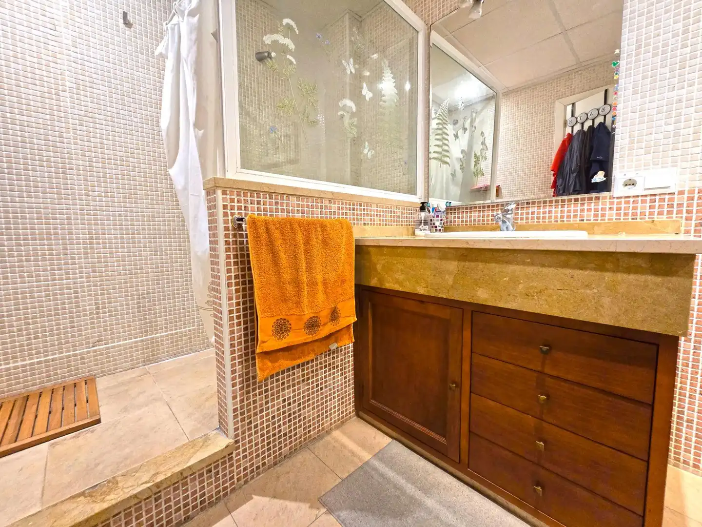 Baño de Casa adosada en venta en Espartinas con Jardín privado, Terraza y Balcón
