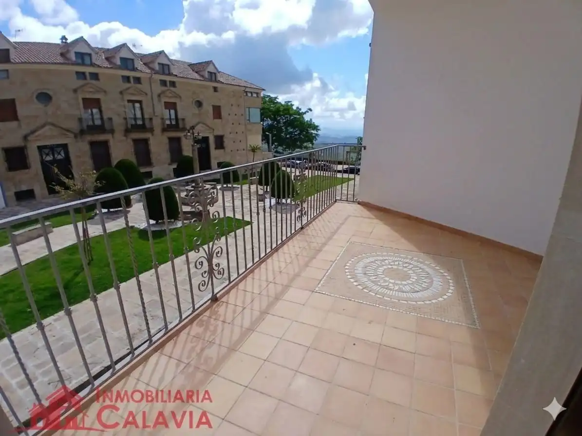 Duplex con terrazza in vendita a Baeza