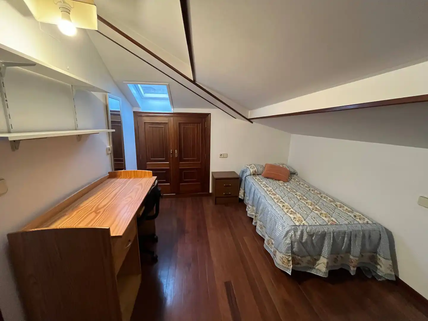 Habitación de Ático de alquiler en Santiago de Compostela  con Amueblado